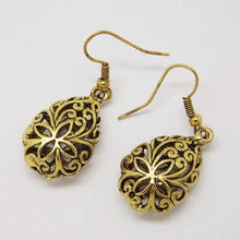 Yaalini Raindrop Earrings