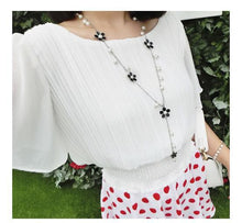 Mollys Flower Pearl Necklace