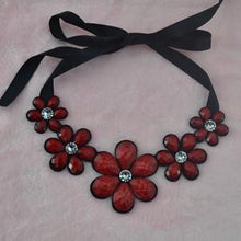 Novia Necklace